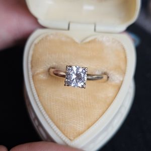 14k white spinel ring size 7.5. Stamped 14k. Resizeable by a jeweler. Looks just